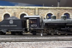 473